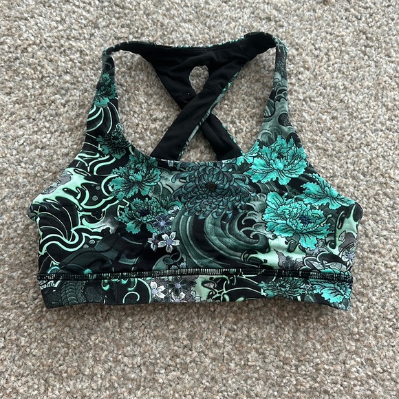 Lululemon-Sports Bra Size 4 - Picture 1 of 2